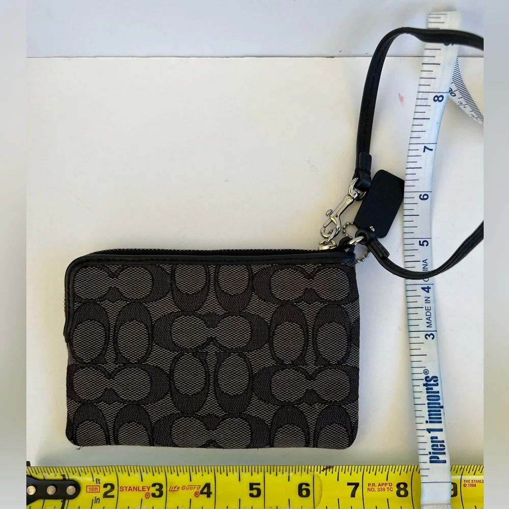 Coach wristlet - Picture 2 of 4
